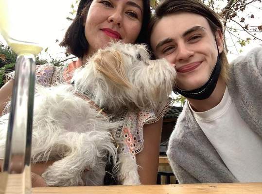 Jaeden Martell with his mom.